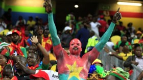 أنصار “الخيول” يكسرون هدوء واغادوغو.. ويغلقون شوارع المدينة