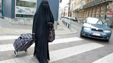 Belgique: rejet d'un recours contre la loi anti-burqa