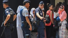 الشرطة الفرنسية تفسد تظاهرة نكّاز لـ”البوركيني”