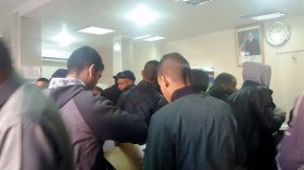 طوابير في الإدارات العمومية وموظفون في عطلة!