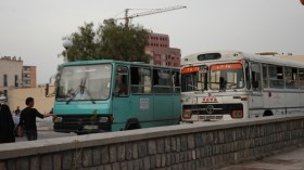 حافلات تتحول إلى علب سردين وانعدام تام لشروط السلامة