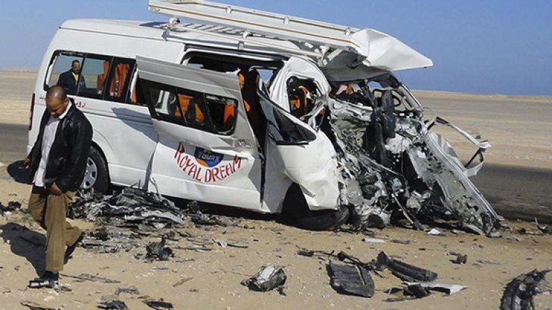 مقتل 13 في حادث مرور لحافلة بمصر