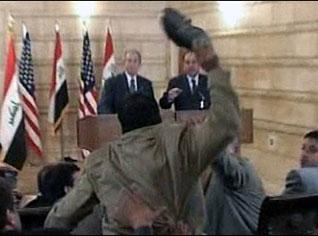Une chaussure pour Bush en Irak