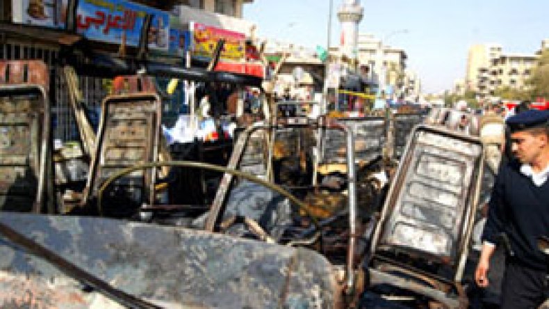 مقتل 12  عراقيا في انفجار سيارتين ملغومتين ببغداد