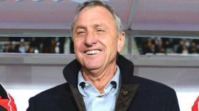 أسطورة الكرة “كرويف” يصاب بداء سرطان الرئة