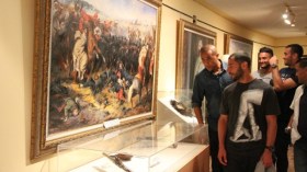 لحسن يرتدي قميصا خادشا للحياء بمتحف المجاهد!؟