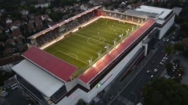 ملاعبنا ونموذج صربي “استثنائي”