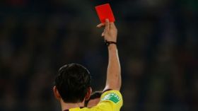 7 بطاقات حمراء في مباراة واحدة!