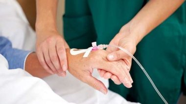 Algérie-France: entrée en activité en 2021 d'une usine de fabrication d’un médicament anticancéreux