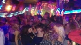 أغانٍ إباحية تغزو العائلات الجزائرية