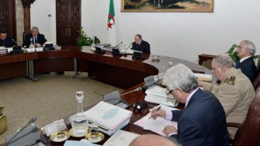 Bouteflika passes 7 laws and retains 7 others