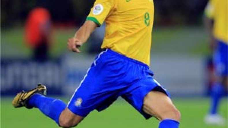 كاكا‮ “‬المسيحي‮” ‬يتسبب‮ ‬في‮ ‬عاصفة‮ ‬استوائية‮ ‬في‮ ‬البرازيل