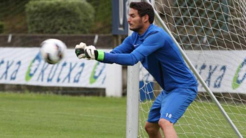 كادامورو صار حارس مرمى!