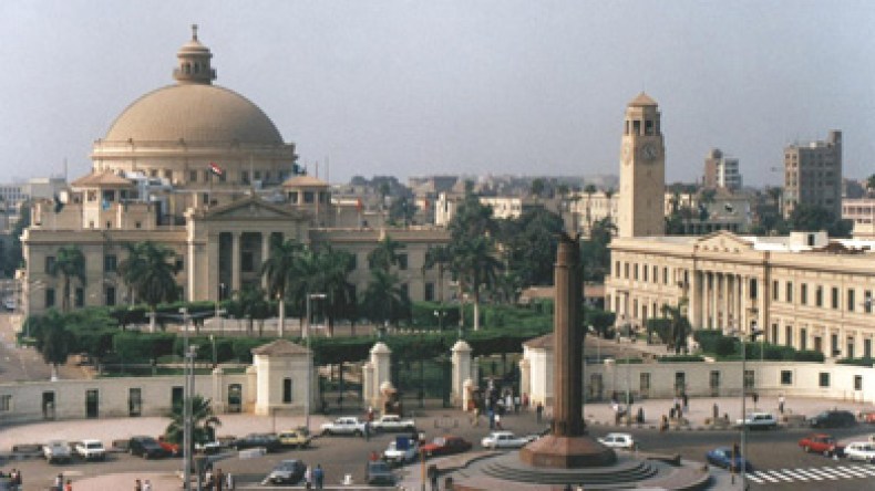 رئيس مجلس اتحاد الأطباء العرب للشروق: سنفتح تحقيقا في شكاوى الطلبة الجزائريين بمصر