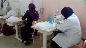 متطوّعات يخطن عشرات الكمامات والألبسة الوقائية بالمسيلة