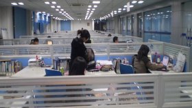 القبض على 3 موظفين وضعوا كاميرات لمراقبة مكاتب النساء