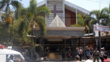 Indonésie: un kamikaze se fait exploser à la sortie d'une église