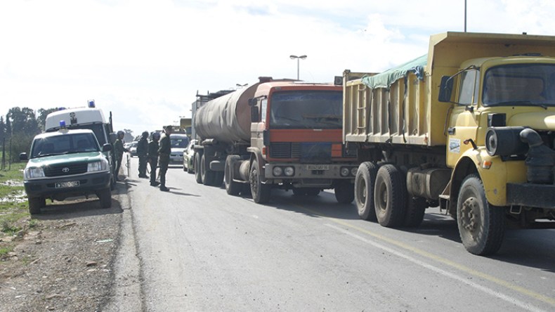 منع الشاحنات التي تنقل حمولات زائدة من دخول الطريق السيار