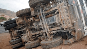 طوارئ إثر انقلاب شاحنة لنقل الوقود بسعيدة