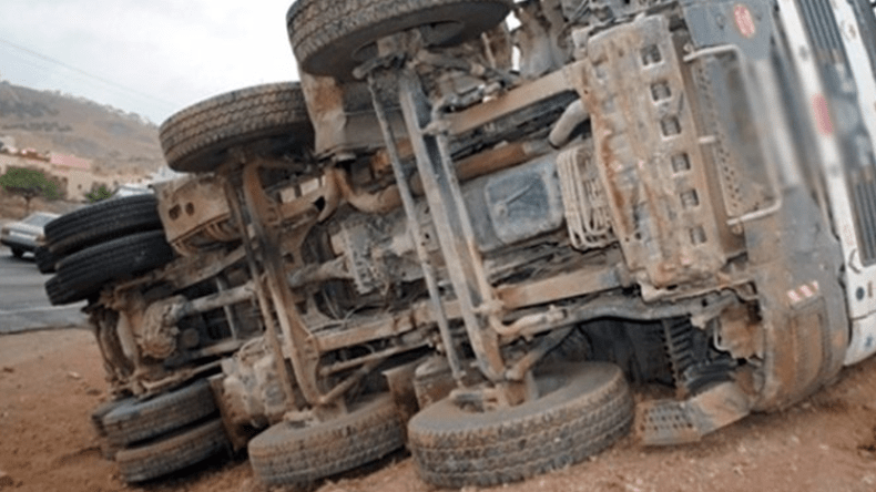 طوارئ إثر انقلاب شاحنة لنقل الوقود بسعيدة