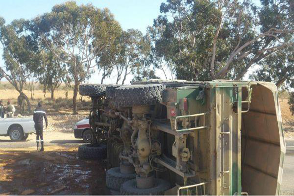 Algeria: traffic accident kills a soldier and injures 15 others