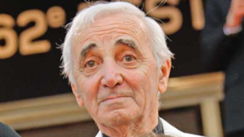 أزنفور يلقي كلمته باللغة العربية والحجاب ينافس فساتين جيفانشي  في مهرجان كان