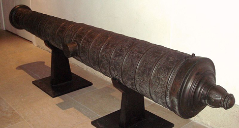 Algerian naval forces make replica of historical canon stolen by The French colonials