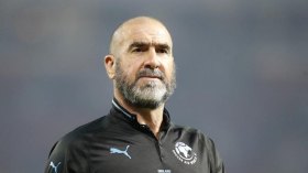 كانتونا لِنجوم الكرة: كفّوا عن الشمّ والبحث عن المال!