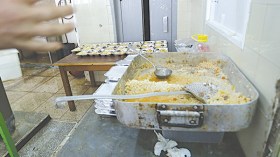 موظفون “يسرقون” وجبات المرضى بالمستشفيات!