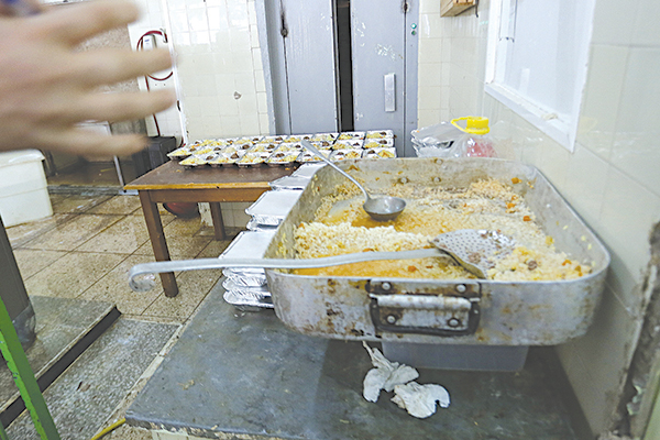 Patients’ food is stolen in hospitals