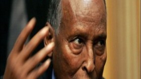 قذيفة هاون تستهدف طائرة الرئيس الصومالي