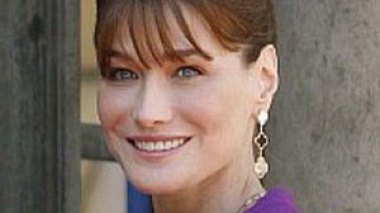 Carla Bruni says no to public performances