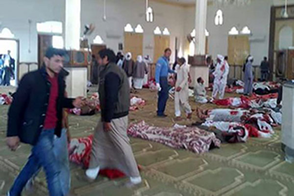 Carnage en Égypte: au moins 235 morts