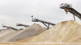 منح 14 موقعا منجميا لمستثمرين جزائريين