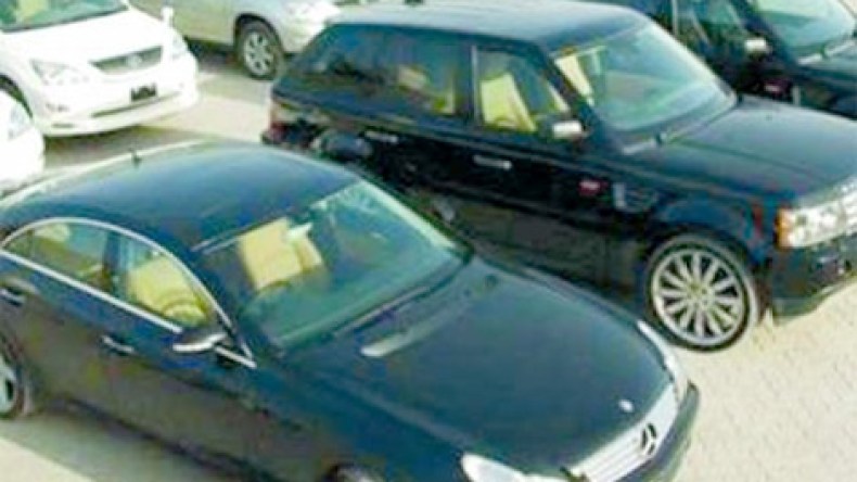 تفكيك شبكة دولية لسرقة السيارات الفاخرة وتحويلها إلى الجزائر