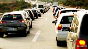 فوضى، طوابير وشجارات بمحطات الفحص التقني للسيارات