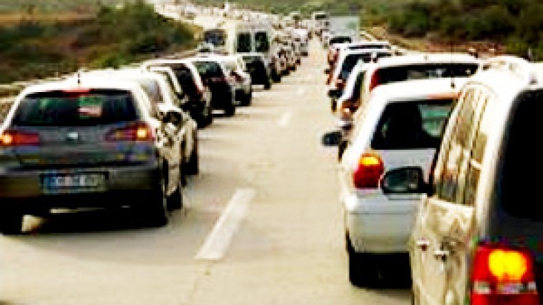 فوضى، طوابير وشجارات بمحطات الفحص التقني للسيارات