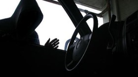 عصابة‮ ‬تسرق‮ ‬السيارات‮ ‬بوثائق‮ ‬ميت‮ ‬لتهريبها‮ ‬إلى‮ ‬ليبيا