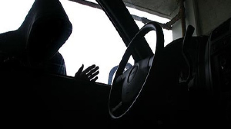 عصابة‮ ‬تسرق‮ ‬السيارات‮ ‬بوثائق‮ ‬ميت‮ ‬لتهريبها‮ ‬إلى‮ ‬ليبيا