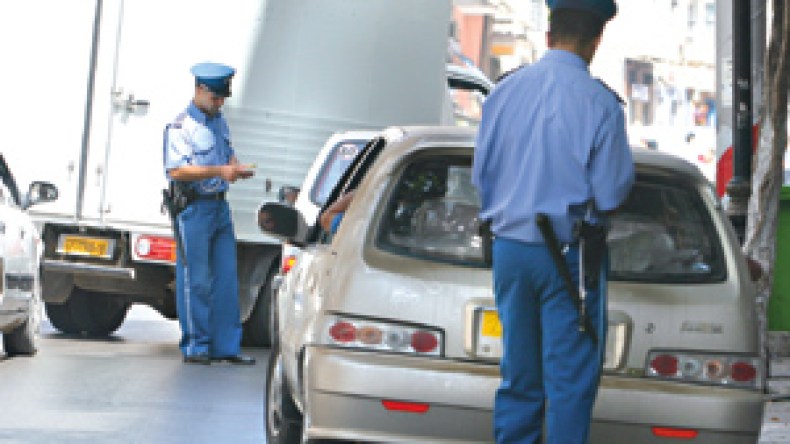 ” بارونات ”  البطاقات  الرمادية  ينعشون  عصابات  تزوير  السيارات