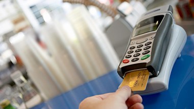 E-Payment Cards Cause Algerians To Drown In Debts