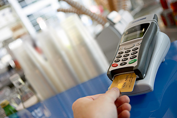 E-Payment Cards Cause Algerians To Drown In Debts