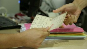 البطاقة الرمادية الإلكترونية بحجم بطاقة التعريف البيوميترية