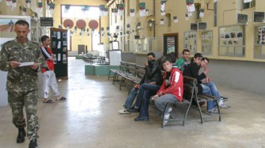 Education: faute de carte militaire, 2 200 candidatures refusées