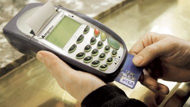 Algeria to set up payment cards in shops, bus and gas stations