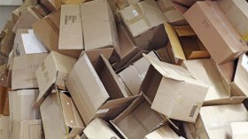 خبراء: 450 ألف طن من الكرتون ترمى سنويا ولا تسترجع