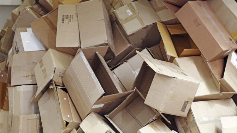 خبراء: 450 ألف طن من الكرتون ترمى سنويا ولا تسترجع