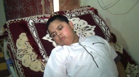 شللٌ يأكل أطراف يونس وعلاجه في الصين بمليار سنتيم