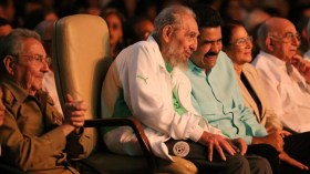 Fidel Castro porte un survêtement de l’Algérie pour ses 90 ans