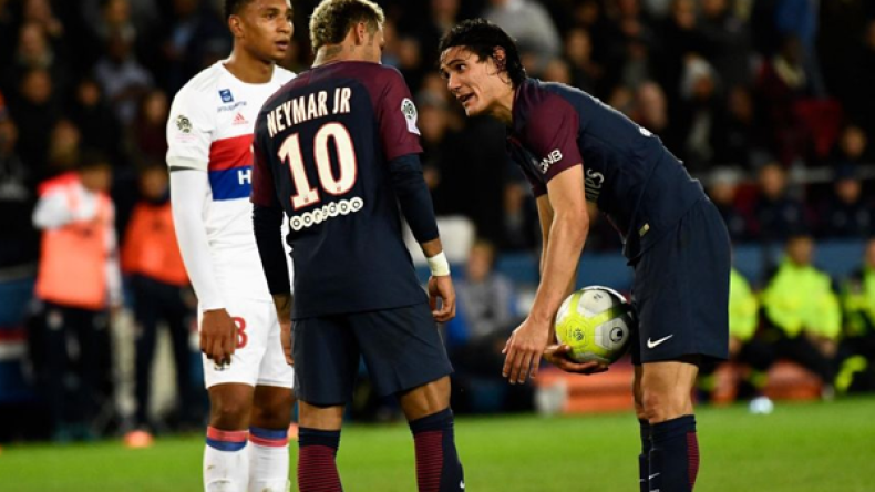 كافاني يرفض عرض الخليفي.. نيمار يخرج غاضبا وبيت “البياسجي” ينفجر!